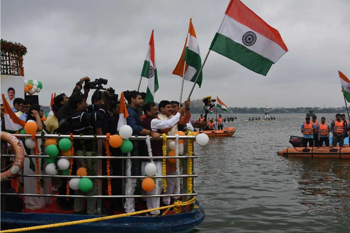 भोपाल के बड़े तालाब के बोट क्लब पर बीजेपी का तिरंगा अभियान